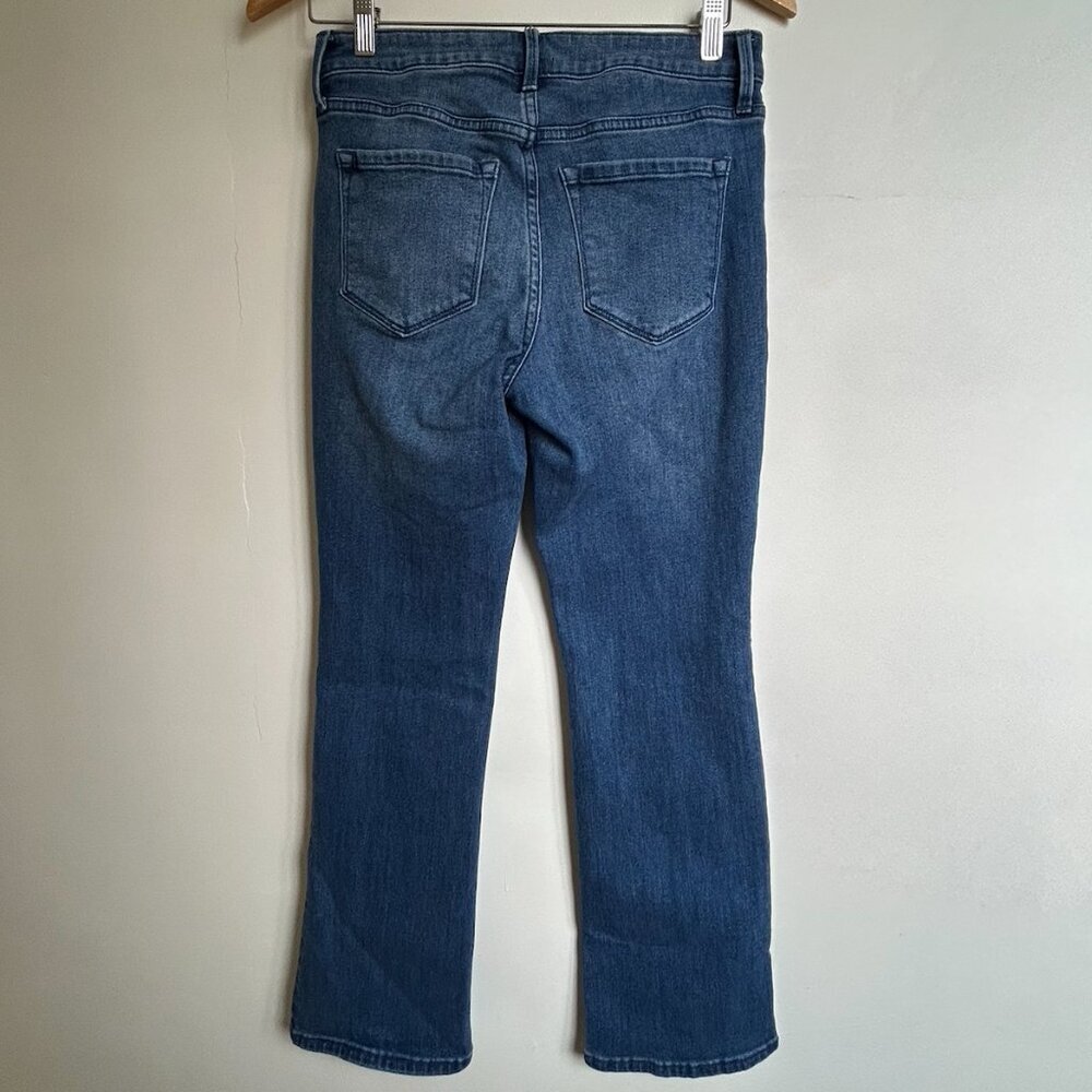 Old Navy Mid-Rise Wow Boot-Cut Jeans Size 8 Short Medium Wash Denim - Picture 7 of 7